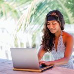 Warna Pakaian Yang Cocok Untuk Mereka Yang Berkulit Gelap