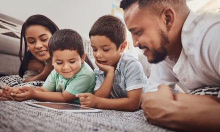 Pentingnya Membatasi Screen Time Pada Anak, Yuk Kita Bahas